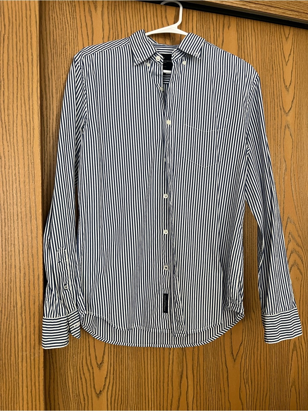 Men’s American Eagle Outfitters Long Sleeve Striped blue white button down small